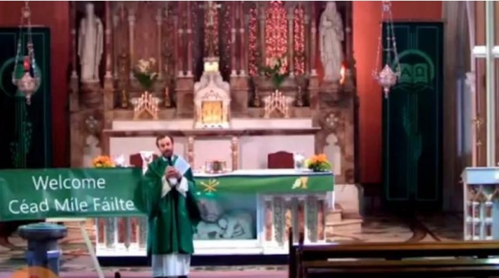 Ιερέας έπαιξε στον ναό τον ύμνο της Λίβερπουλ και πίκαρε τους οπαδούς της Γιουνάιτεντ (Video)