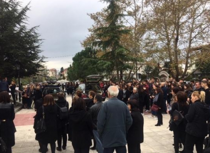 Κατερίνη: Σπαραγμός στην κηδεία μητέρας και κόρης (Video|Photos)