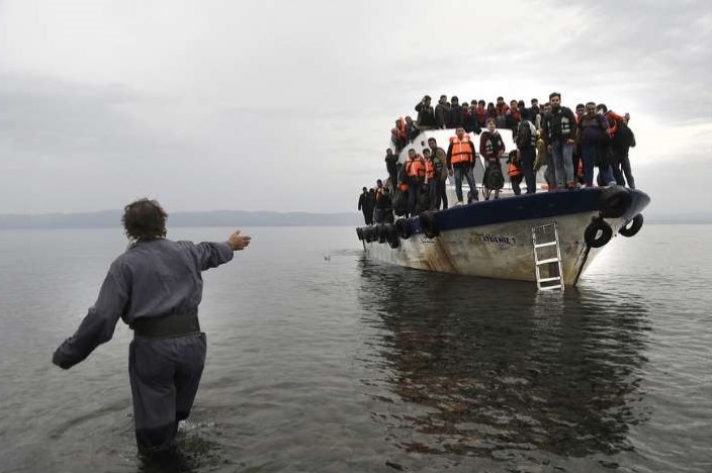 Βάρκα με 51 πρόσφυγες και μετανάστες έφτασε στη Λέσβο