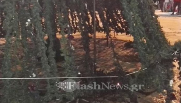 Χανιά: Ομάδα αναρχικών ανέλαβε την ευθύνη για την πυρπόληση του χριστουγεννιάτικου δέντρου