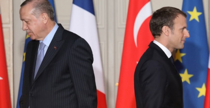 Κόντρα Μακρόν - Ερντογάν: Ο Τούρκος πρόεδρος ρίχνει λάδι στη φωτιά και η Ευρώπη «απαντά»