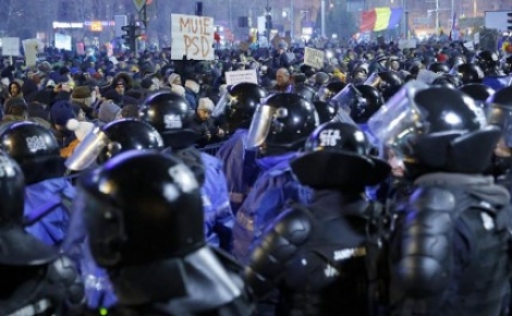Ρουμανία: Τουλάχιστον 250.000 άτομα διαδήλωσαν ενάντια στη «χαλάρωση» των νόμων για τη διαφθορά