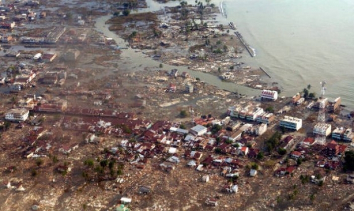 Σαν σήμερα το 2004 χάθηκαν 220.000 άνθρωποι από το φονικό τσουνάμι στην Ινδονησία