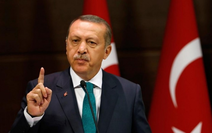 Τούρκος διεθνολόγος επιτίθεται στον Ερντογάν: «Είναι σε πανικό. Τα νησιά δόθηκαν στην Ελλάδα από το 1913»