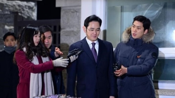 Το σκάνδαλο που οδήγησε στην καθαίρεση της προέδρου Παρκ Νότια Κορέα: Στη φυλακή ο επικεφαλής της Samsung