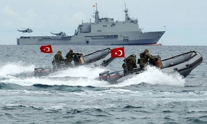Τι συμβαίνει στα τουρκικά παράλια; Πολεμικά πλοία απέναντι από ελληνικά νησιά