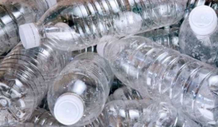 Το Ευρωπαϊκό Κοινοβούλιο καταργεί τα πλαστικά μπουκάλια νερού