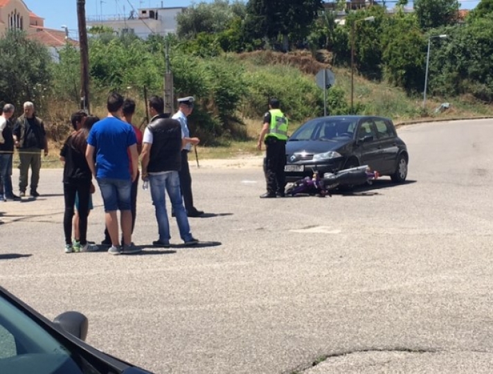 ΣΟΒΑΡΟ ΤΡΟΧΑΙΟ  Αυτοκίνητο συγκρούστηκε με μηχανάκι που επέβαινε 40χρονη με την ανήλικη κόρη της