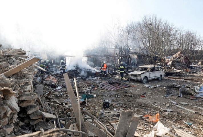 Φωτογραφίες-σοκ από το πολύνεκρο δυστύχημα με το φορτηγό τρένο στη Βουλγαρία
