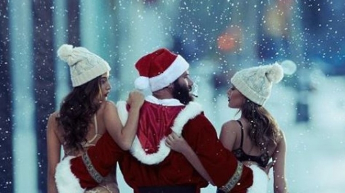 Το χριστουγεννιάτικο video του Dan Bilzerian είναι τόσο sexy, όσο το φαντάζεσαι (vid)