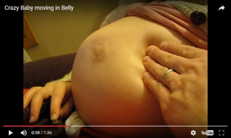 Aπίστευτη Αντίδραση εμβρύου όταν ο Μπαμπάς πιέζει την Κoιλιά της Μαμάς (VIDEO)