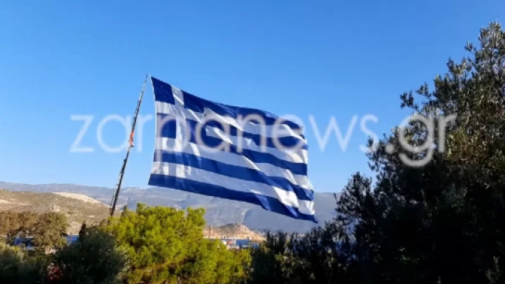 Συγκίνηση στο Καστελόριζο, υψώθηκε η μεγαλύτερη ελληνική σημαία ανήμερα της 28ης Οκτωβρίου (vid)