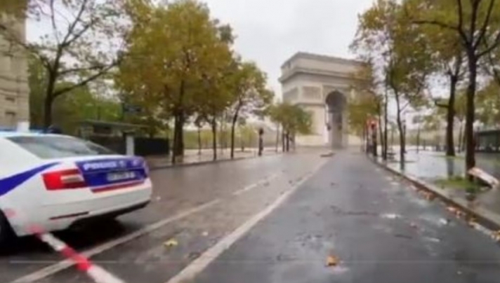 Λήξη συναγερμού στο Παρίσι: Δεν βρέθηκε βόμβα - Αποκλείστηκε η Αψίδα του Θριάμβου