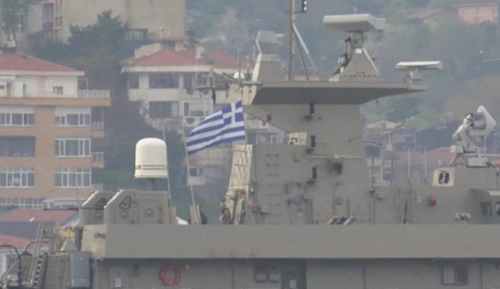 «Εγκεφαλικά» στην Τουρκία: Ελληνικό πολεμικό πλοίο πέρασε το Βόσπορο (Βιντεο)
