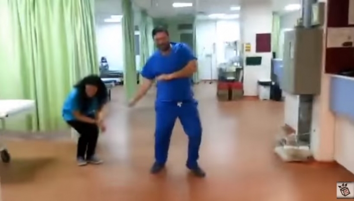 Ξεσάλωσαν στο Νοσοκομείο Μυτιλήνης : Με ποτά και τσιγάρα  υποδέχτηκαν το νέο έτος οι Γιατροί και το Νοσηλευτικό (Βίντεο)