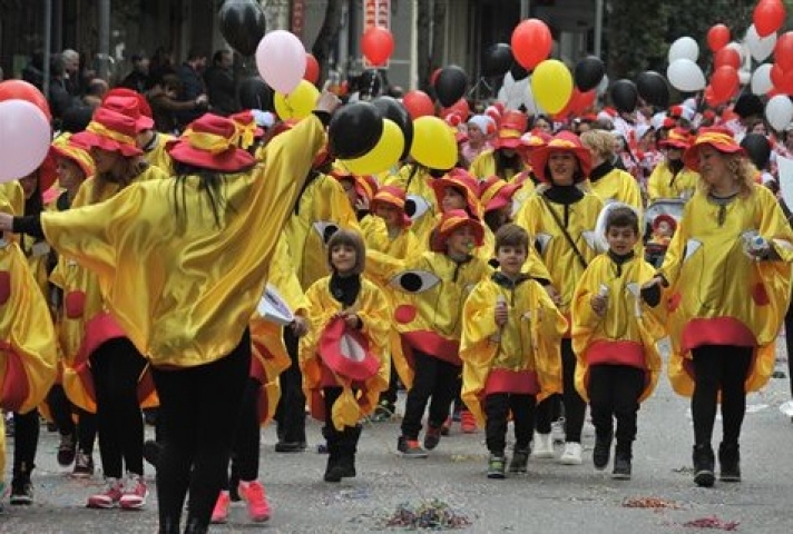 Πλημμύρισαν με χρώματα οι δρόμοι Έκλεψε τις εντυπώσεις η παρέλαση των μικρών καρναβαλιστών στην Πάτρα