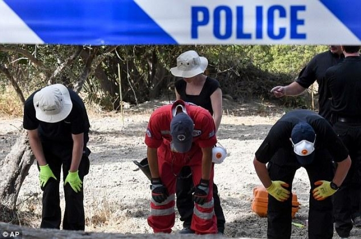 Κως: Οι Βρετανοί αστυνομικοί βρήκαν υπολείμματα υφάσματος (Photos)