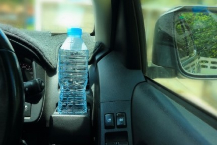 Προσοχή! Μην αφήνετε πλαστικά μπουκάλια στο αυτοκίνητο