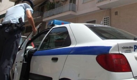 Αστυνομικός ξυλοκοπήθηκε άγρια από ομάδα αγνώστων στο Α.Τ. Ακροπόλεως