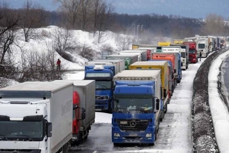 Απαγόρευση κυκλοφορίας σε φορτηγά άνω των 3,5 τόνων στην εθνική οδό Ιωαννίνων - Κακκαβιά λόγω χιονόπτωσης