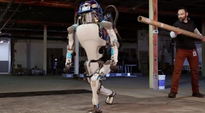 Atlas: Το νέο ανθρωποειδές ρομπότ που σοκάρει με τις κινήσεις του