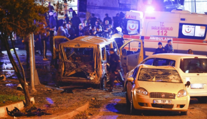 Έκρηξη στην Τουρκία LIVE: Τρομοκρατική επίθεση κατά αστυνομικών στην Κωνσταντινούπολη - Τουλάχιστον 15 οι νεκροί