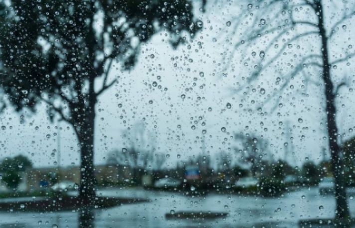Εκτακτο δελτίο επιδείνωσης του καιρού: Βροχές, καταιγίδες και χαλάζι την Πέμπτη