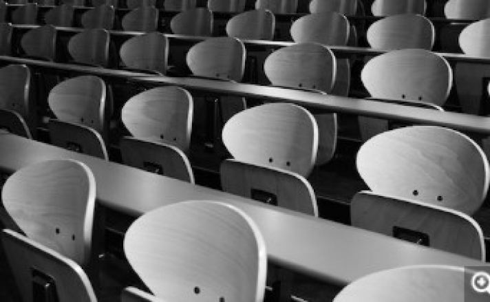 Καταγγελία φοιτήτριας για καθηγητή στην Αθήνα: «Με χάιδευε μέσα στην αίθουσα» (ΒΙΝΤΕΟ)