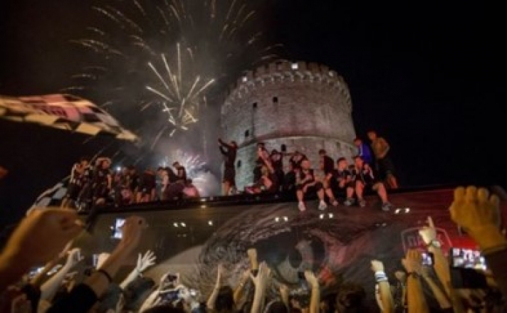 BINTEO - Ολονύχτιοι, έξαλλοι πανηγυρισμοί στη Θεσσαλονίκη για τον ΠΑΟΚ