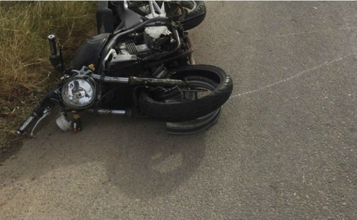 Αγωνία για τον μοτοσικλετιστή που τραυματίστηκε στο κεφάλι