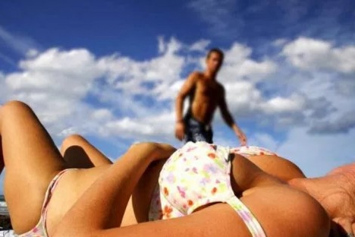 Απίστευτο σκηνικό σε παραλία της Πάτρας: «Θέλεις γυναίκα με 3 ευρώ;»