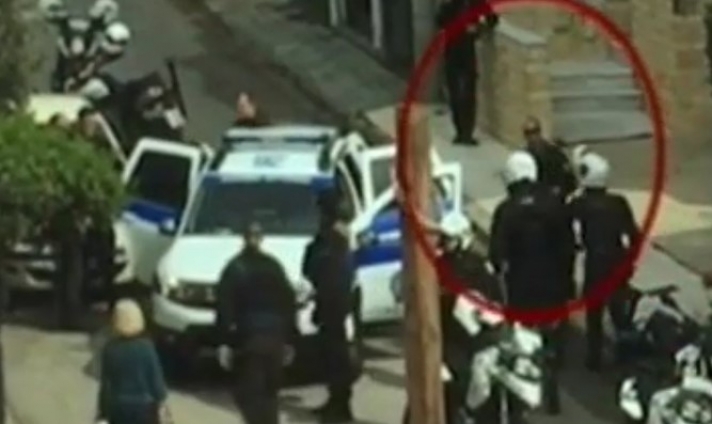 Βίντεο: Δείτε την επ&#039; αυτοφώρω σύλληψη διαρρηκτών που είχαν «ρημάξει» την Γλυφάδα