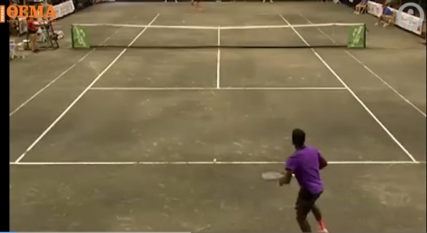 Ξεκαρδιστικό βίντεο: Πώς το θορυβώδες σεξ ενός ζευγαριού διέκοψε έναν αγώνα τένις