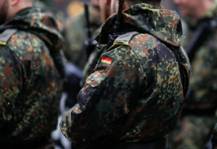 Γερμανία: Άρον – άρον ξηλώνουν τα αρχικά SS από τις στρατιωτικές στολές