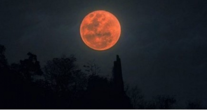 Έρχεται το “Ματωμένο Φεγγάρι” που θα απολαύσουμε για τελευταία φορά τον 21ο αιώνα