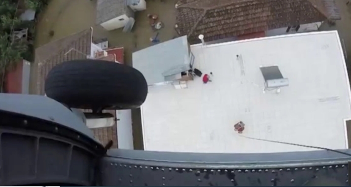 Κακοκαιρία «Daniel»: Ελικόπτερο του Πολεμικού Ναυτικού διασώζει πέντε άτομα από σπίτι στον Παλαμά - Δείτε βίντεο