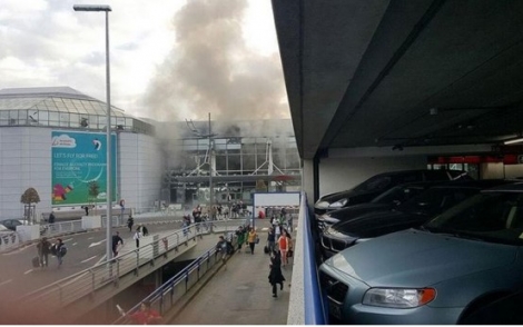 ΕΚΤΑΚΤΟ&gt;&gt;&gt;Πανικός στις Βρυξέλλες. Διπλή έκρηξη στο αεροδρόμιο με νεκρούς. LIVE