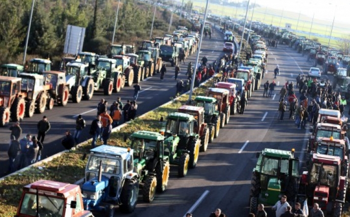 Τα Μπλόκα της Πελοποννήσου αποφάσισαν - Απόβαση αγροτών στην Αθήνα με τα τρακτέρ (video) - See more at: http://www.korinthostv.gr/korinthiakanea/item/4794-video#sthash.kqIyq8sJ.dpuf