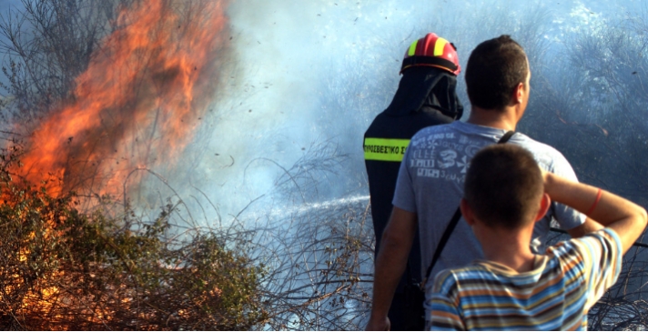 Μετανάστες έβαλαν φωτιά στα Καρδάμυλα της Χίου για να προκαλέσουν τη διάσωσή τους