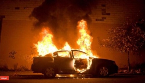 Του έκαψε το πολυτελές αυτοκίνητο για μια γυναίκα! «Βεντέτα» μεταξύ νεαρών στα Ζαρουχλέϊκα