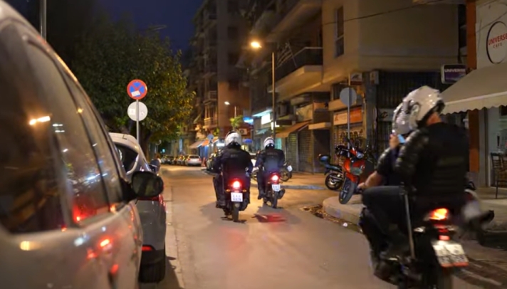 Αιματηρή καταδίωξη στην Αθήνα: Η στιγμή που οι αστυνομικοί εκτελούν τον Αλβανό κακοποιό