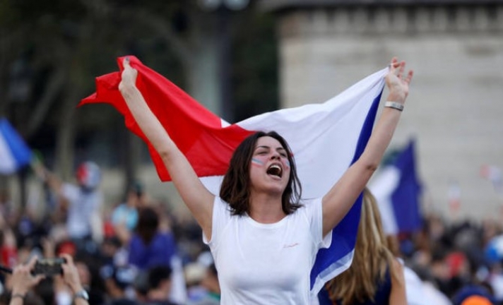 Μουντιάλ 2018: Δείτε LIVE το «γύρο του θριάμβου» της εθνικής Γαλλίας μέσα στο Παρίσι