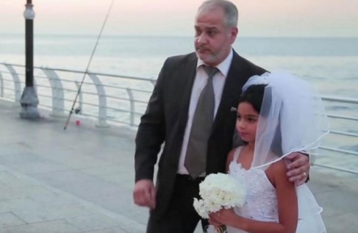 Ο γάμος μιας 12χρονης μ΄ έναν 50χρονο που προκάλεσε (ΒΙΝΤΕΟ)