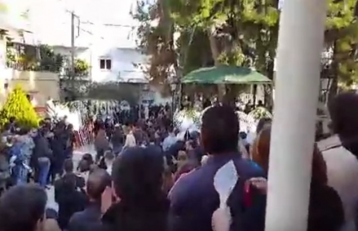 Πλήθος κόσμου στον ιερό ναό του αγ. Σπυρίδωνα το τελευταίο Άντιο στον Παντελή (Βίντεο)