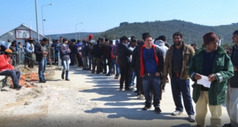 Η κυβέρνηση σκέφτεται να μεταφέρει πρόσφυγες από την Μυτιλήνη σε άδεια διπλανά νησιά